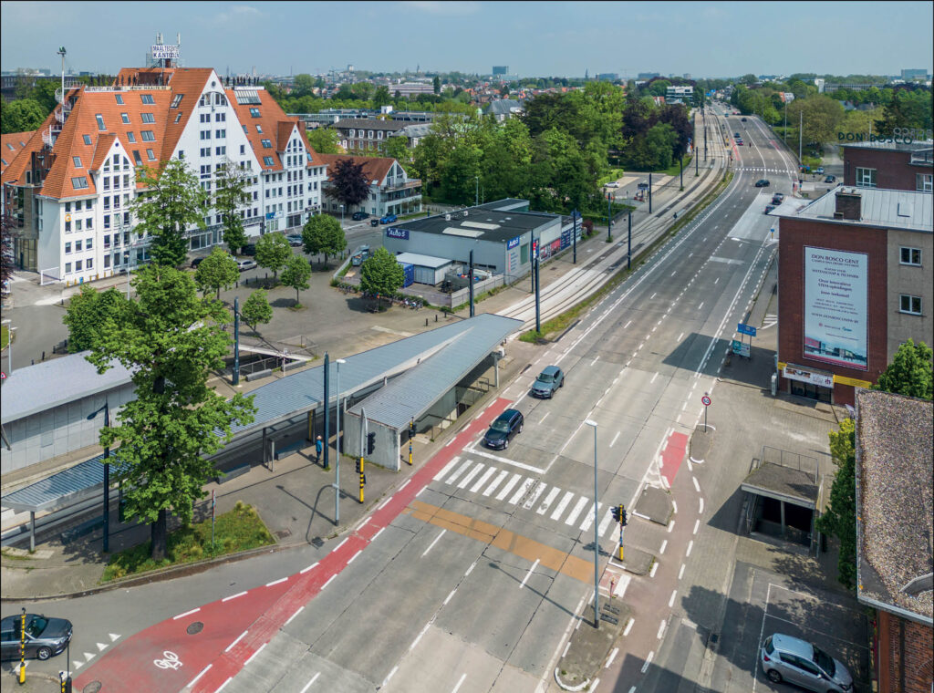 Vrije bedding voor de tram op de Kortrijksesteenweg